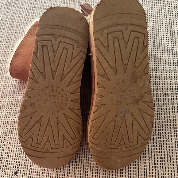 Uggs Bailey bow II -size 11 - Picture 2 of 7
